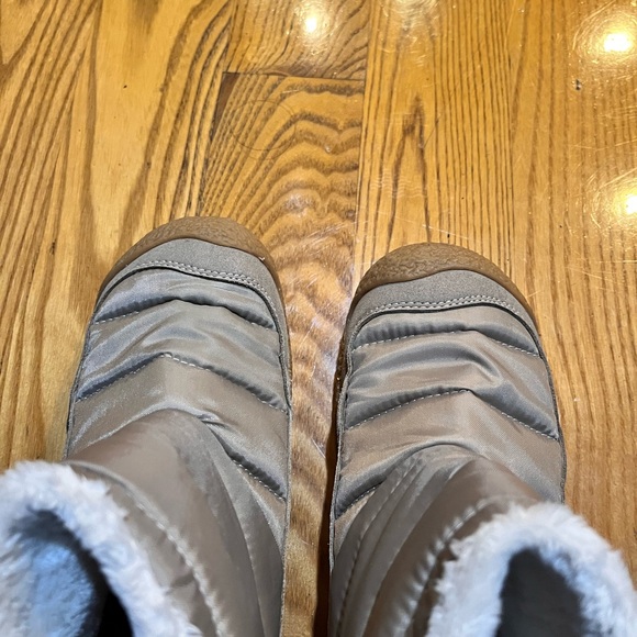 KEEN Women's Howser Quilted Cozy Ankle Boot Grey 6.5 Winter Snow Rain - Picture 5 of 6